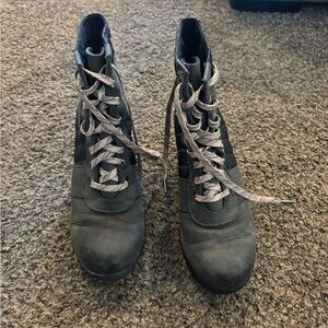 Sorel Women's Gray Lace Up Boots